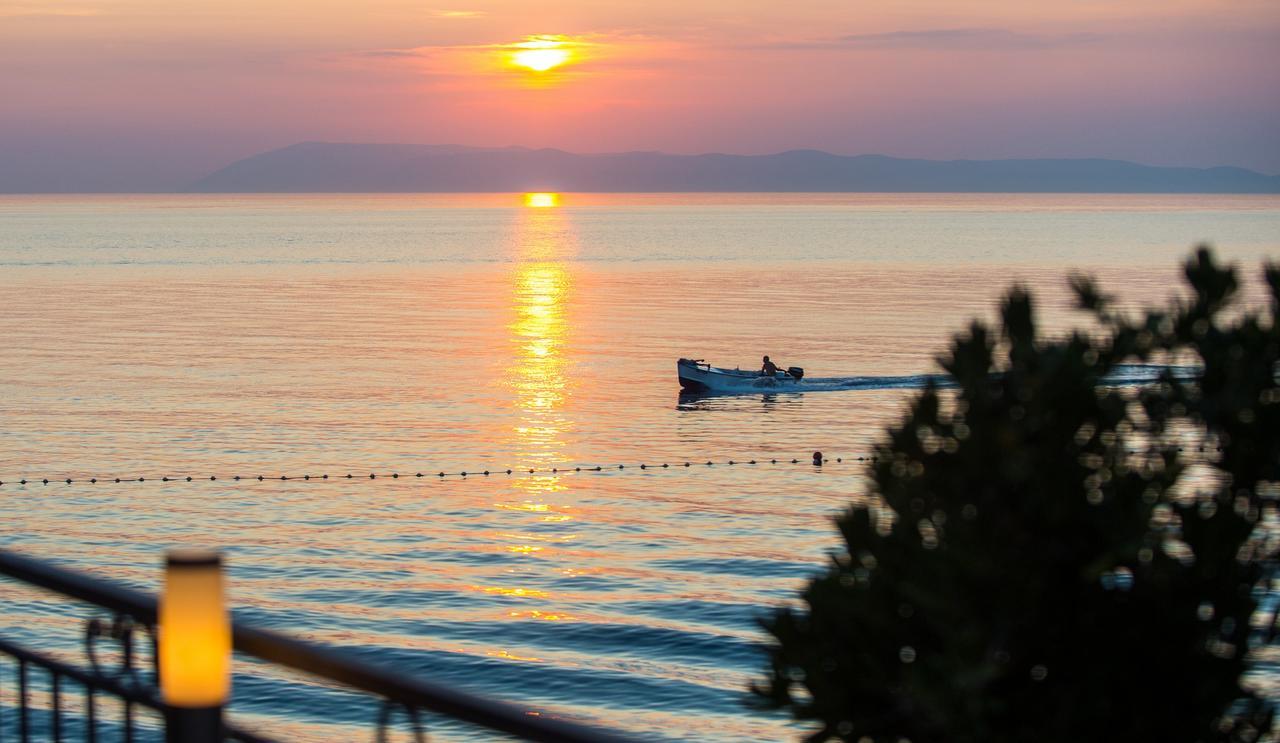 Beach Hotel Драшнице Экстерьер фото
