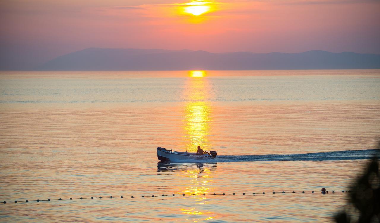 Beach Hotel Драшнице Экстерьер фото